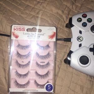 Natural looking Kiss lashes